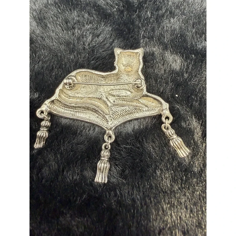 Vintage Avon Marcasite cat brooch silver green eye cat on‎ a tassel pillow 2x2